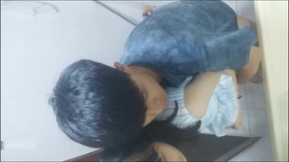 國語對白中學生露臉自拍在廁所幹女同學 我國中在幹嘛qq~ tube porn video