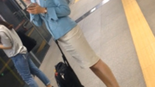 車站驚見韓國空姐氣質非凡 不禁跟著偷拍她性感的小褲褲 tube porn video