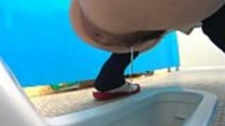 無修正 Jkが和式トイレでおしっこ tube porn video