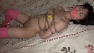 【加藤しおり】これは合法少女好きだよね？ベビーフェイスすぎる無毛症のカワイイ女の子が亀甲拘束されちゃう tube porn video
