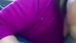 アジアのおばあちゃんが車で黒ひげを吸う tube porn video